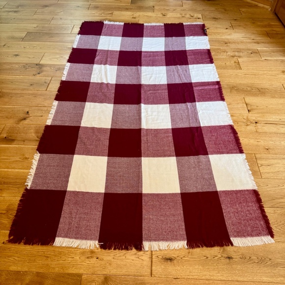 Ivanka Trump Burgundy & White Blanket Scarf w/Fringe - Picture 3 of 11